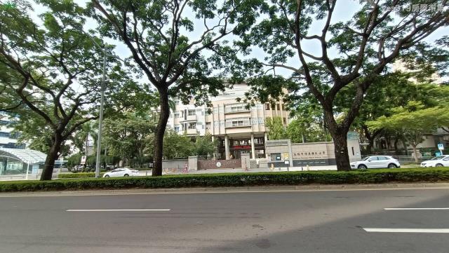 高雄新興區大樓-13