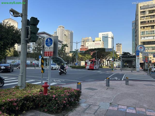 高雄新興區大樓-1